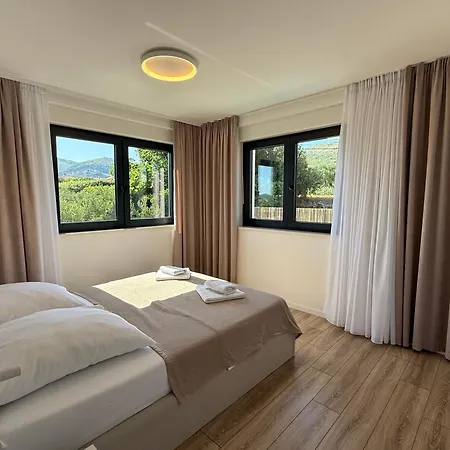 Olira Τρογκίρ